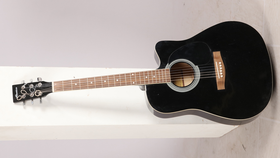 AKUSTISK GITARR, Akustica