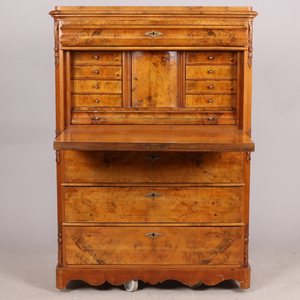 CHIFFONJE, 1800-talets slut, valnöt