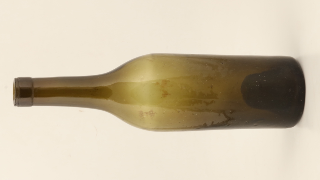 FLASKA, 1800-tal, grön glasmassa
