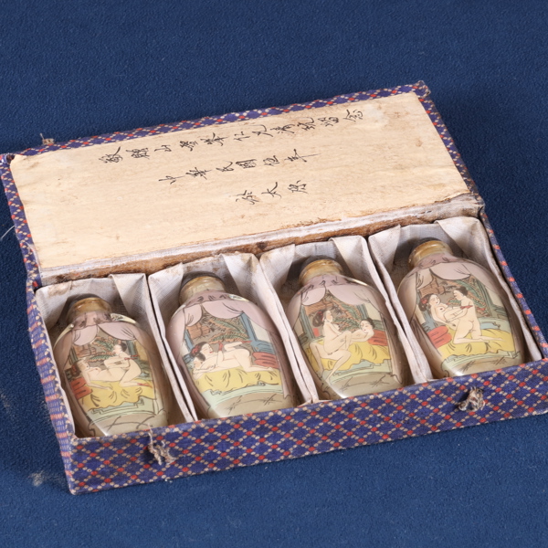 SNUSFLASKOR, 4 st i etui, Kina 1900-tal