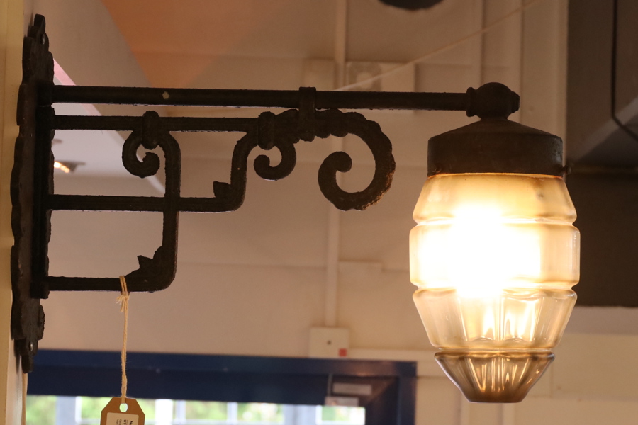 UTOMHUSBELYSNING/VÄGGLAMPA
