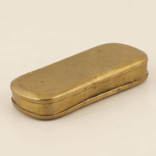 ALMANACKSDOSA, 1800-tal, mässing
