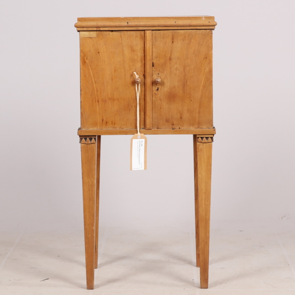 POTTSKÅP, 1800-tal sengustaviansk stil