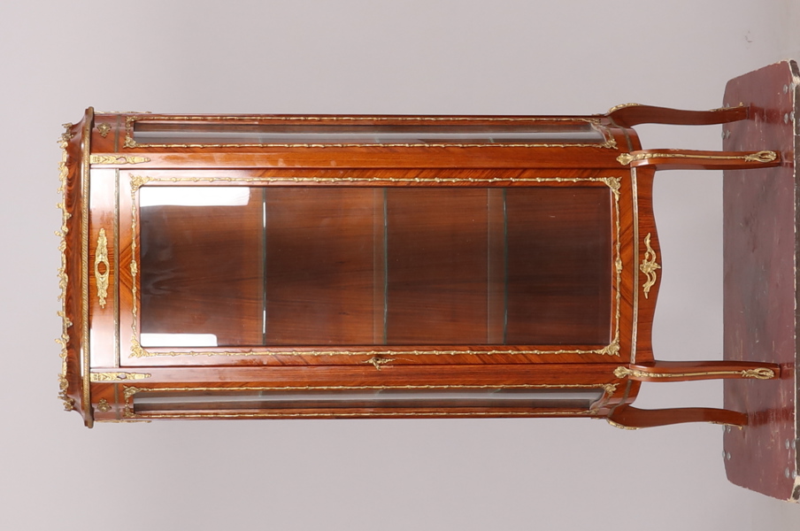 VITRINSKÅP, 1900-tal, Louis XVI-stil