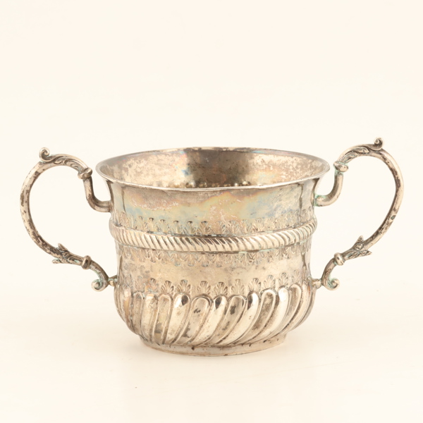 KOPP MED HÄNKLAR, silver, England
