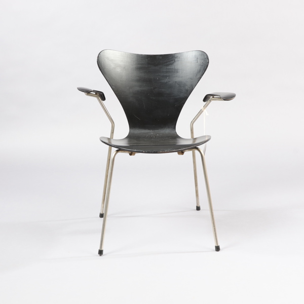 ARNE JACOBSEN, karmstol "Sjuan"
