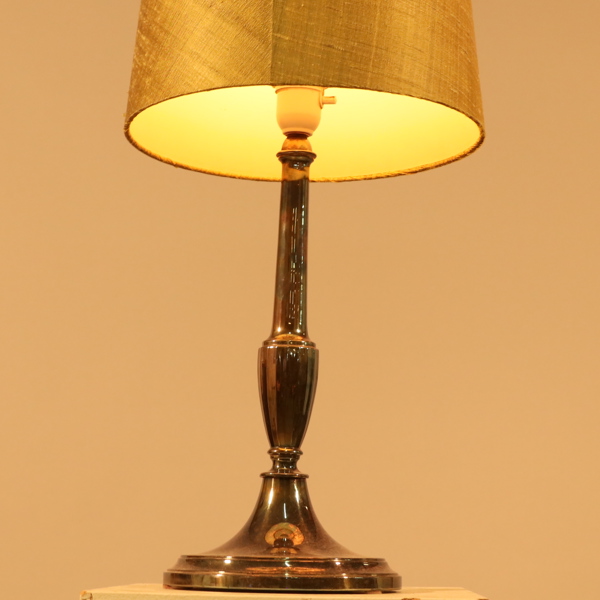 BORDSLAMPA, 1900-talets mitt