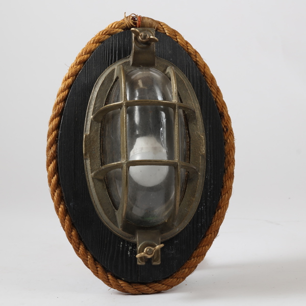 VÄGGLAMPA, från motorrum i skepp