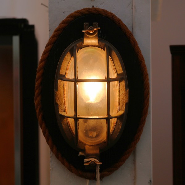 VÄGGLAMPA, från motorrum i skepp 