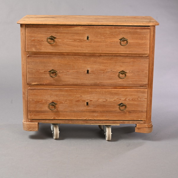 BYRÅ MED 3 LÅDOR, 1800-tal, furu