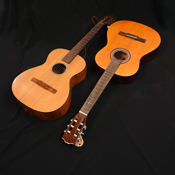 GITARRER, 2 st, bland annat Klangola