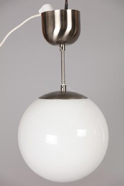 Globlampa, samtida, metall och vitt glas, höjd 47 cm_1406a_8dafa0cd0c50bc1_lg.jpeg