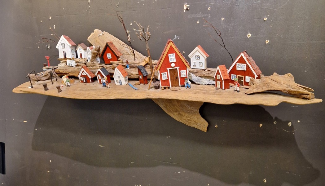 VÄGGSKULPTUR, samtida, fiskesamhälle