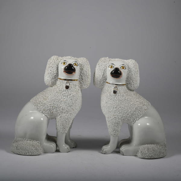 SPISELHUNDAR, ett par, keramik, England