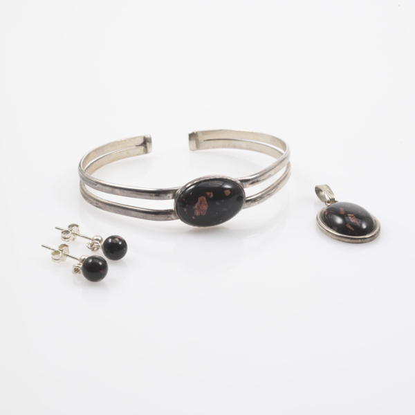 ARMBAND, HÄNGE, ÖRHÄNGEN, ett par