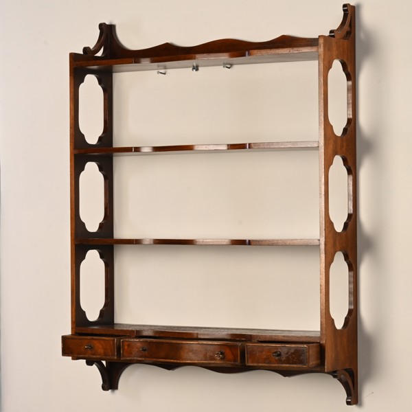 VÄGGHYLLA, 1900-talets andra hälft