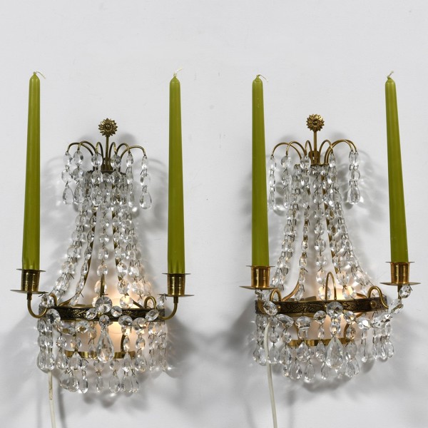 VÄGGLYSTRAR, ett par