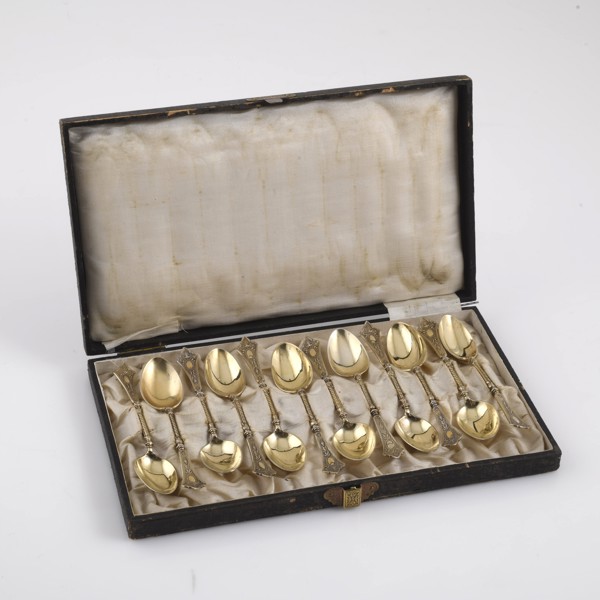 MOCCASEKEDAR, 12 st, silver, i schatull