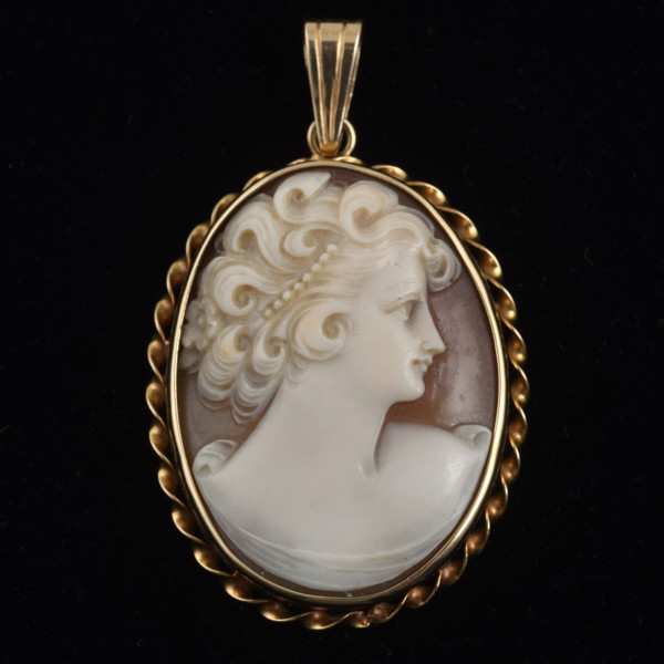 HÄNGE, KAMÈ, 18 k guld