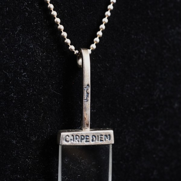 EFVA ATTLING, hänge med kedja, "Carpe Diem"