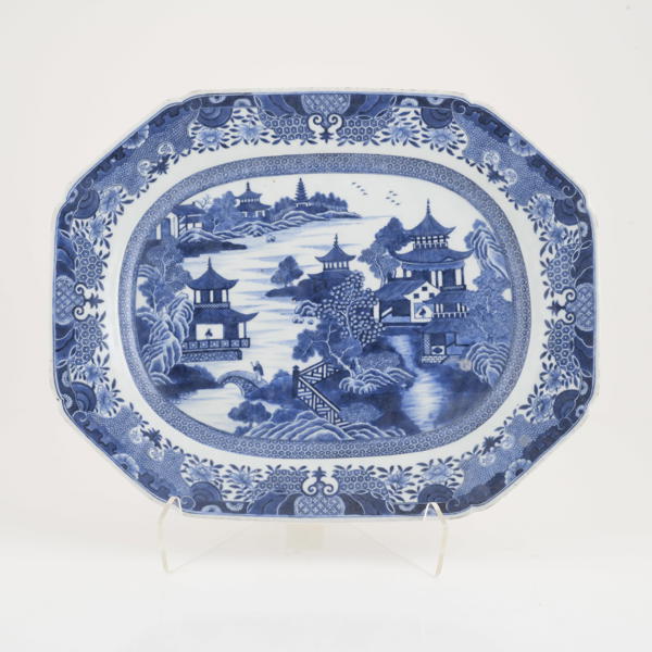 UPPLÄGGNINGSFAT, Kina, porslin, 1700-tal