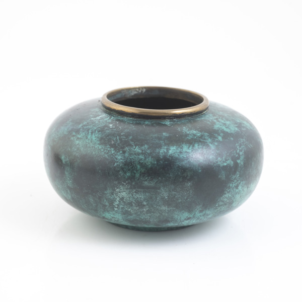 VAS, 1900-tal, grönpatinerad brons