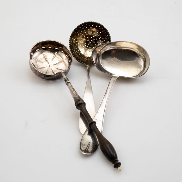 SÅSLEV, STRÖSOCKERSKEDAR 2 st, silver