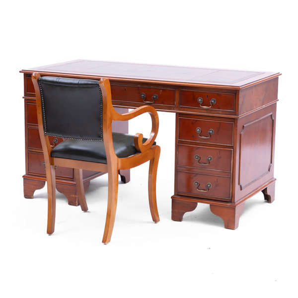 SKRIVBORD SAMT KARMSTOL, England