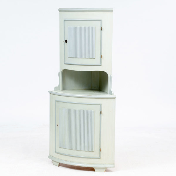 HÖRNSKÅP, 1900-tal, gustaviansk stil