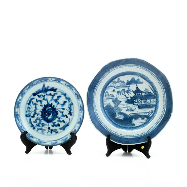 TALLRIKAR, 2 st, porslin, Kina, 16/1700-tal