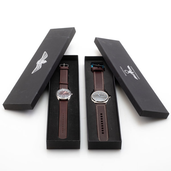 ARMBANDSUR, 2 st, samtida