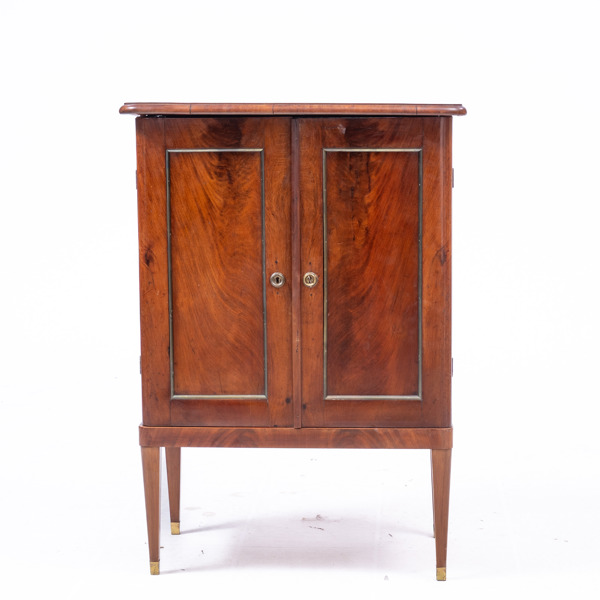 SKÅP, 1800-talets slut, fanerat i mahogny