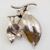 BROSCHER, 2 st, HÄNGEN, 2 st, silver