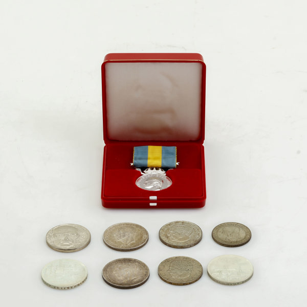 MYNT, 8 st samt medalj