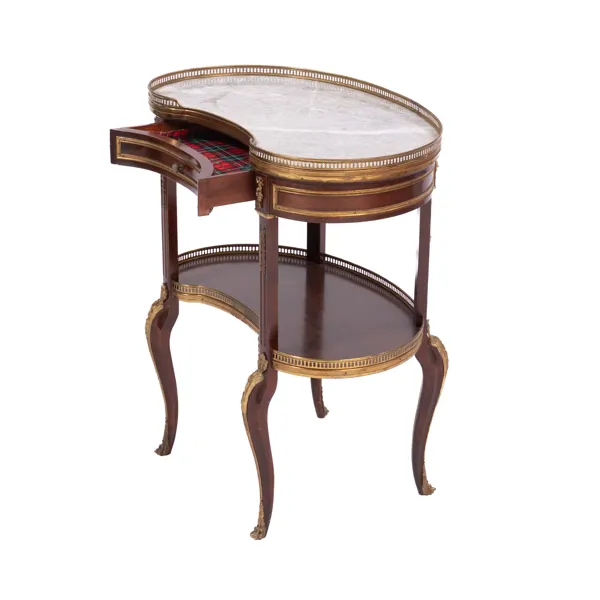 DAMARBETSBORD, 1900-tal, Louis XVI-stil