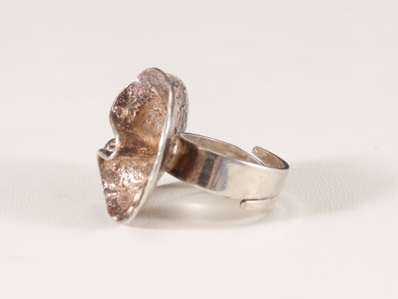 THERESIA HVORSLEV (f. 1935), Ring