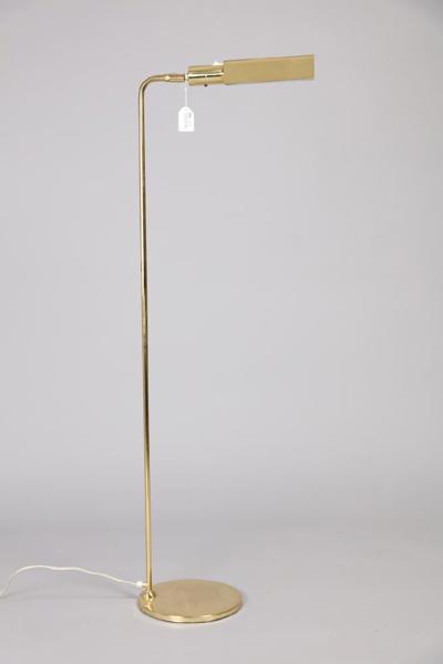 Golvlampa, 1900-talets andra hälft, graverad Omi 306, Öia, stomme i gulmetall, höjd ca 125 cm_533a_8daf8a1b1a40b0f_lg.jpeg