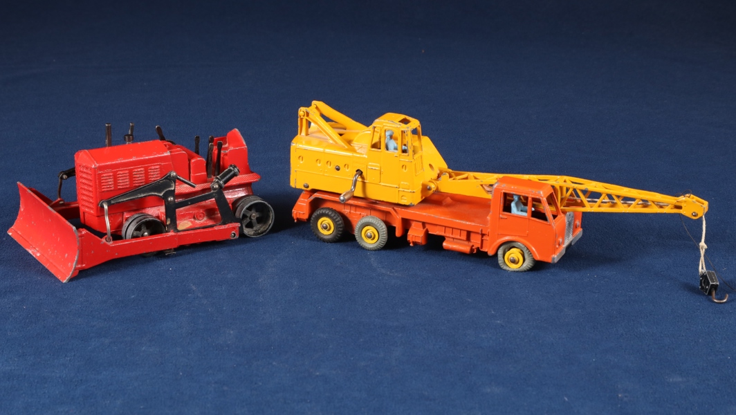 LEKSAKER, 2 st, Dinky Super Toys