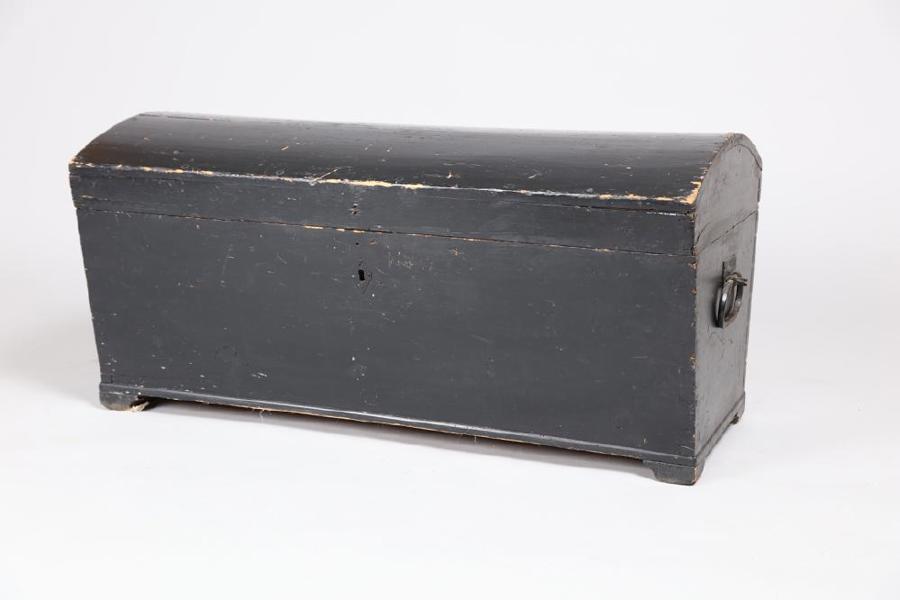Kista, 1800-tal, svartmålad, höjd 45, 93 x 44_556a_8daf8a1d14cb6d9_lg.jpeg