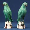 Figuriner, ett par, Kina, 1900-tal, i form av papegojor, porslin, höjd 26 cm vardera