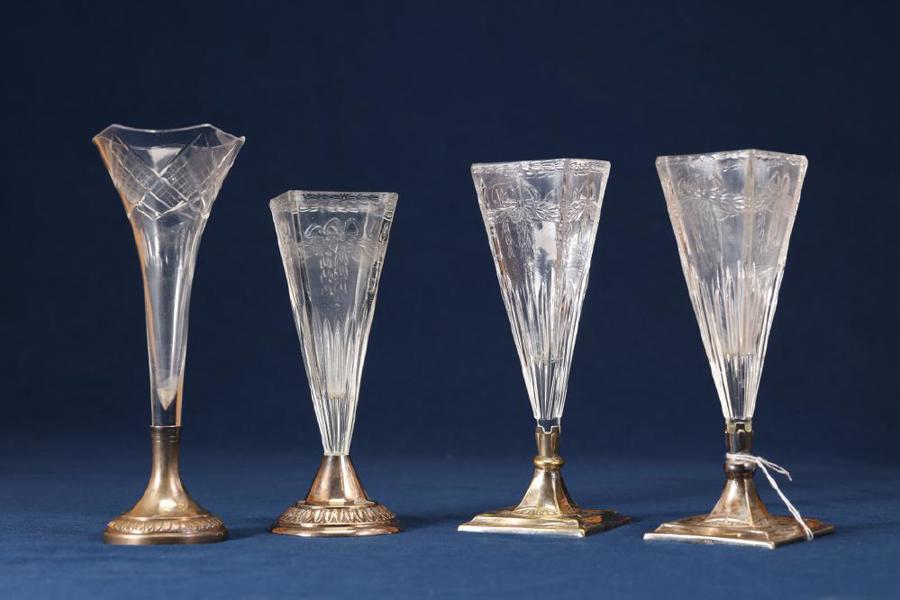 Vaser, ett par, 1900-talets början, jugend, nysilver och glas, höjd 20 cm, samt vaser 2 st, nysilver och glas, höjd 18,5 - 21,5 cm_574a_8daf8a1eb6a8b36_lg.jpeg