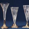 Vaser, ett par, 1900-talets början, jugend, nysilver och glas, höjd 20 cm, samt vaser 2 st, nysilver och glas, höjd 18,5 - 21,5 cm