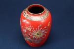 Vas, Korea, 1900-tal, röd lack på mässing, dekor av blommor och fåglar mm i pärlemor, höjd 29, diam 20 cm
