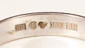 Ring, 18 k vitguld, Engelbert, Stockholm, b11 (2000), med inskription, stl 17 mm/53,5, vikt 3,25 gram