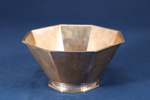 Skål, silver, C.G Hallberg, Stockholm, 1939, undersida med gåvoinskriptioner