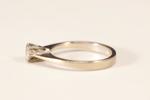 Ring, 18k vitguld, med briljantslipad diamant, ca o,40 ct, stl 16,25 mm, vikt 2,4 gram
