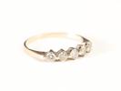 Ring, 18k vitguld, med 5 st briljantslipade diamanter, ca 0,35 ctv, stl 16,25 mm, vikt 1,4 gram