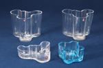 Alvar Aalto (1898-1976), "Savoy", vas, 2 st, skålfat samt ljuslykta, Ittala, märkt Alvar Aalto, klar glasmassa, höjd 4 - 12 cm