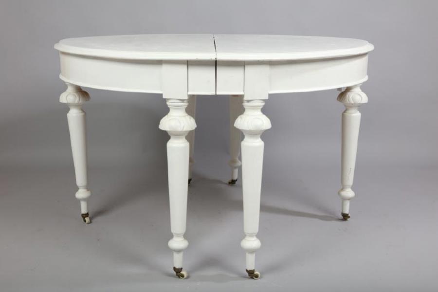 Månbord, ett par, 1800-talets andra hälft, vitmålat, med hjultrissor, hö 77, 125x62 cm vardera _738a_8daf8a2fb03606a_lg.jpeg