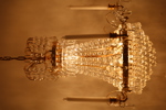 Ljuskrona för 5 ljus, 1900-tal, Karl Johanstil, förgylld metallstomme behängd med prismor, höjd 53, diam 45 cm